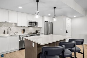 Kühlschrank, Ofen, Herdplatte, Geschirrspüler