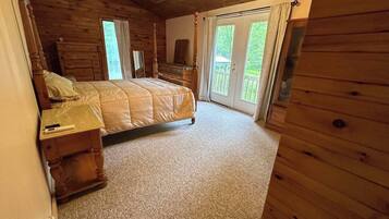 2 bedrooms, desk, iron/ironing board, WiFi