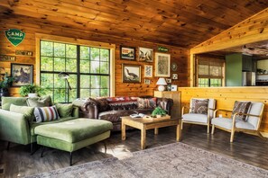 Een smart-tv en een open haard