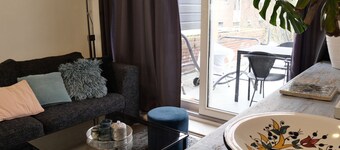 Stylish Lottus Room in Duplex Near Center & UMCG