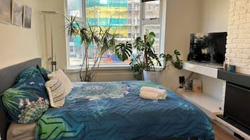 1 slaapkamer, een strijkplank/strijkijzer, gratis wifi, beddengoed
