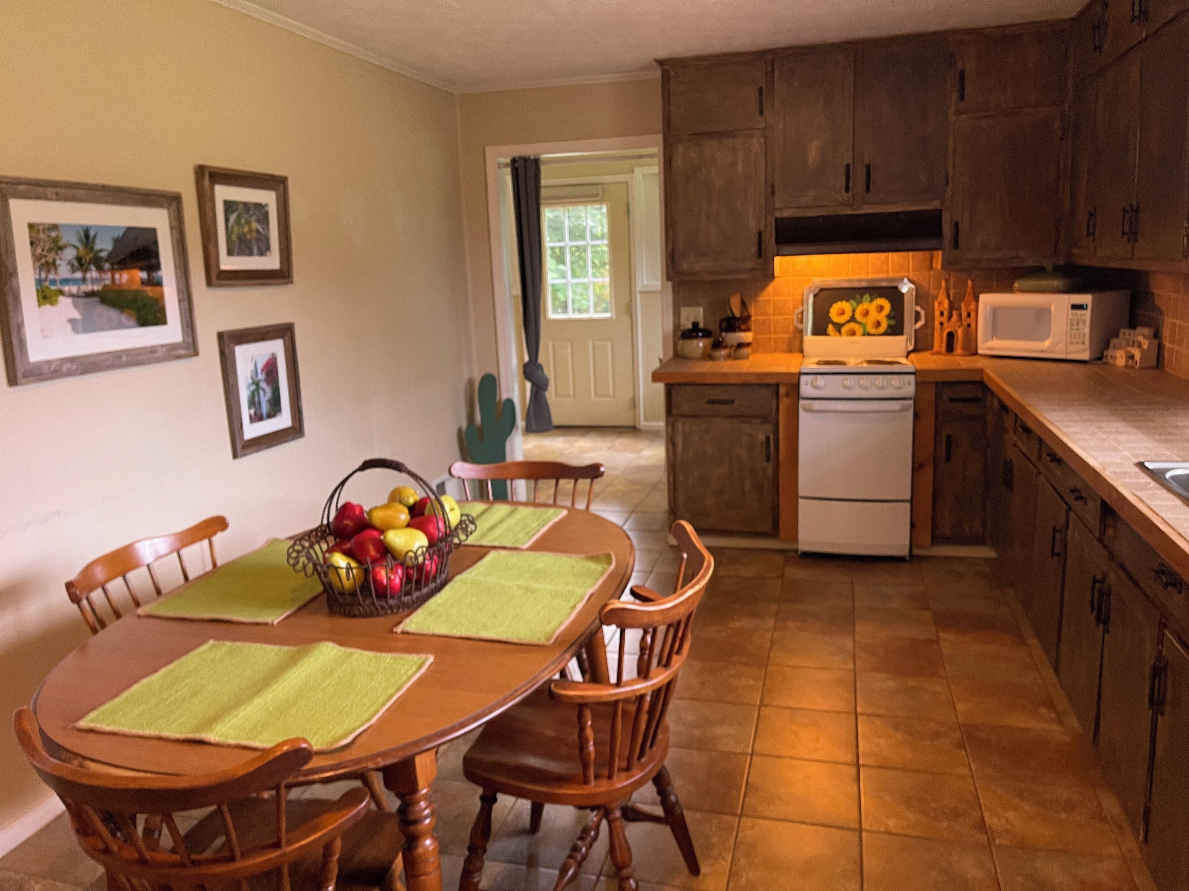 Blue Sky Ranch, 1 acre, FAST WiFi in Alpharetta/Midway, Pets welcome w/fee100 ea