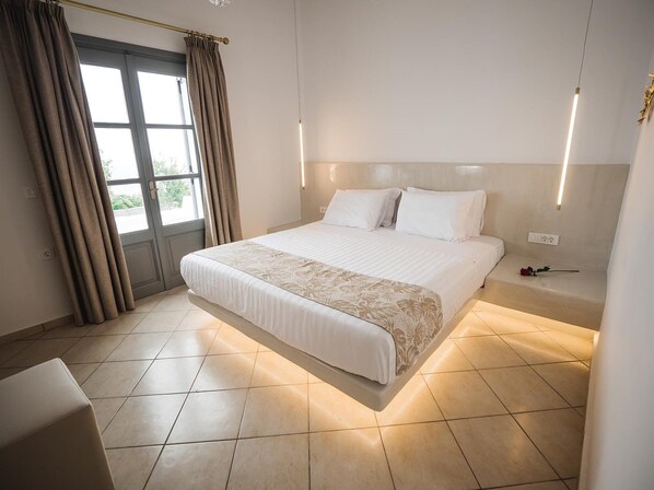 1 quarto, cofres nos quartos, ferros/tábuas de passar roupa