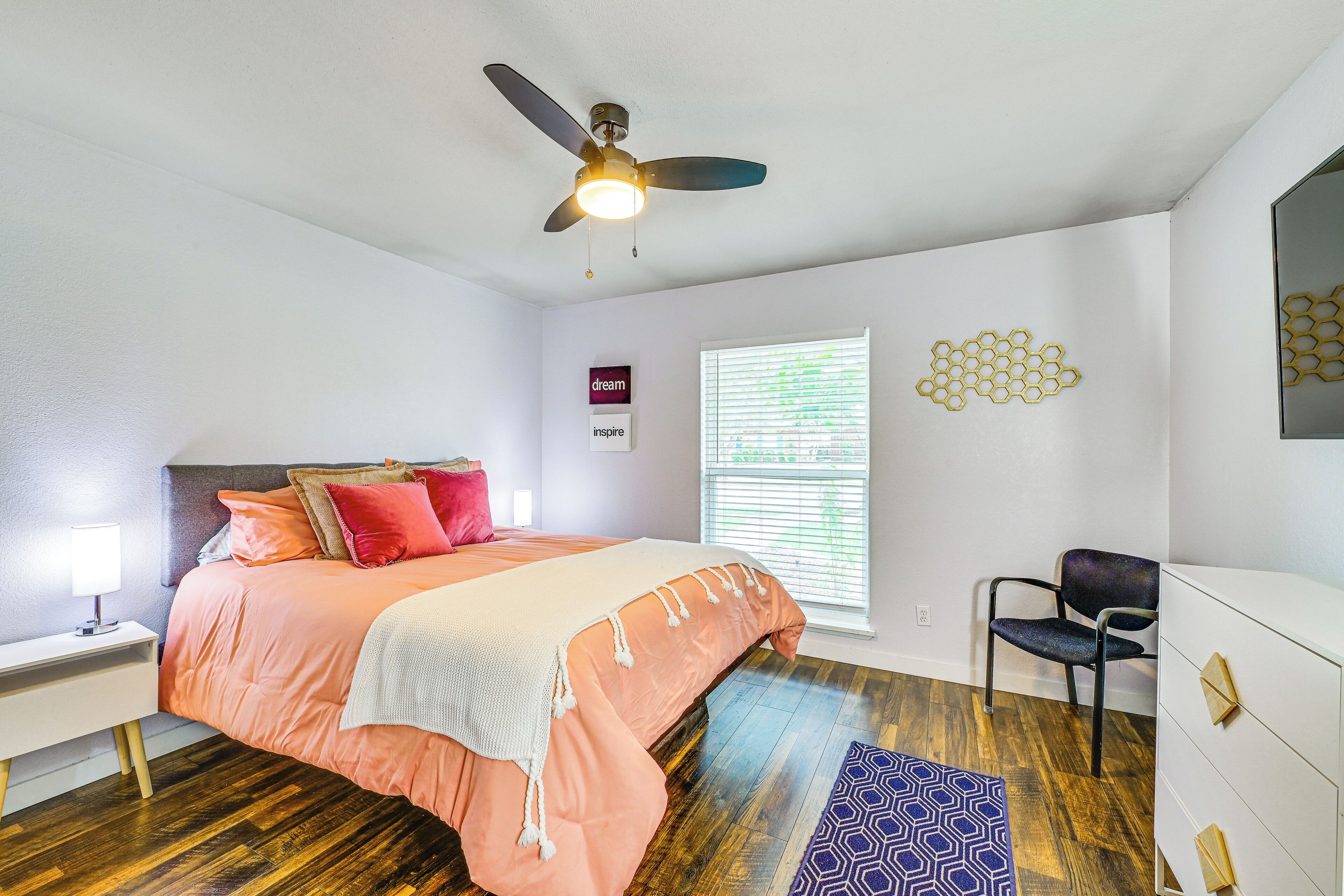 Bedroom 2 | Queen Bed | Smart TV