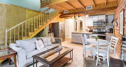 Riverfront Angler's Cabin in Fairhope w/ Deck!