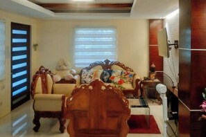 Interior - Skyleigh Apartelle by RedDoorz (Iloilo City)