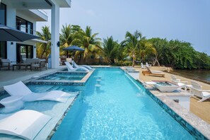 Outdoor pool - Sand Castle Vista (Placencia)