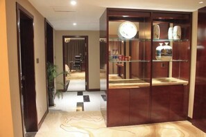 Room - Barry Gallery along the River hotel (Yanhe)