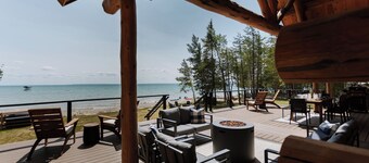 Luxury Waterfront Log Cabin on Lake Michigan with Barrel Sauna & Kayaks