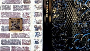 Unclassified image, 3 of 16, button - NEW luxury retro loft in heart of historic, walkable Southside district  (Chattanooga)