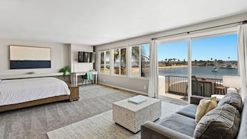 3 bedrooms, desk, iron/ironing board, travel crib