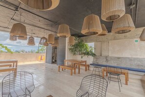 Terrace/patio - New Merida Marvel Rooftop Pool w Views (Mérida)
