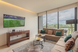 케이블 채널 시청이 가능한 55인치 TV