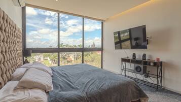 2 bedrooms, down duvets, individually decorated, individually furnished