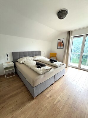 3 habitaciones, escritorio, wifi gratis y ropa de cama 