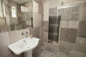 Comfort Double Room | Bathroom - Comfort Art by Grand Apartments (Sopot)