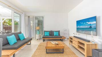 Una televisión, un reproductor estéreo