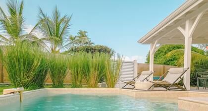 Villa KARMEN, bord de mer tout confort avec piscine