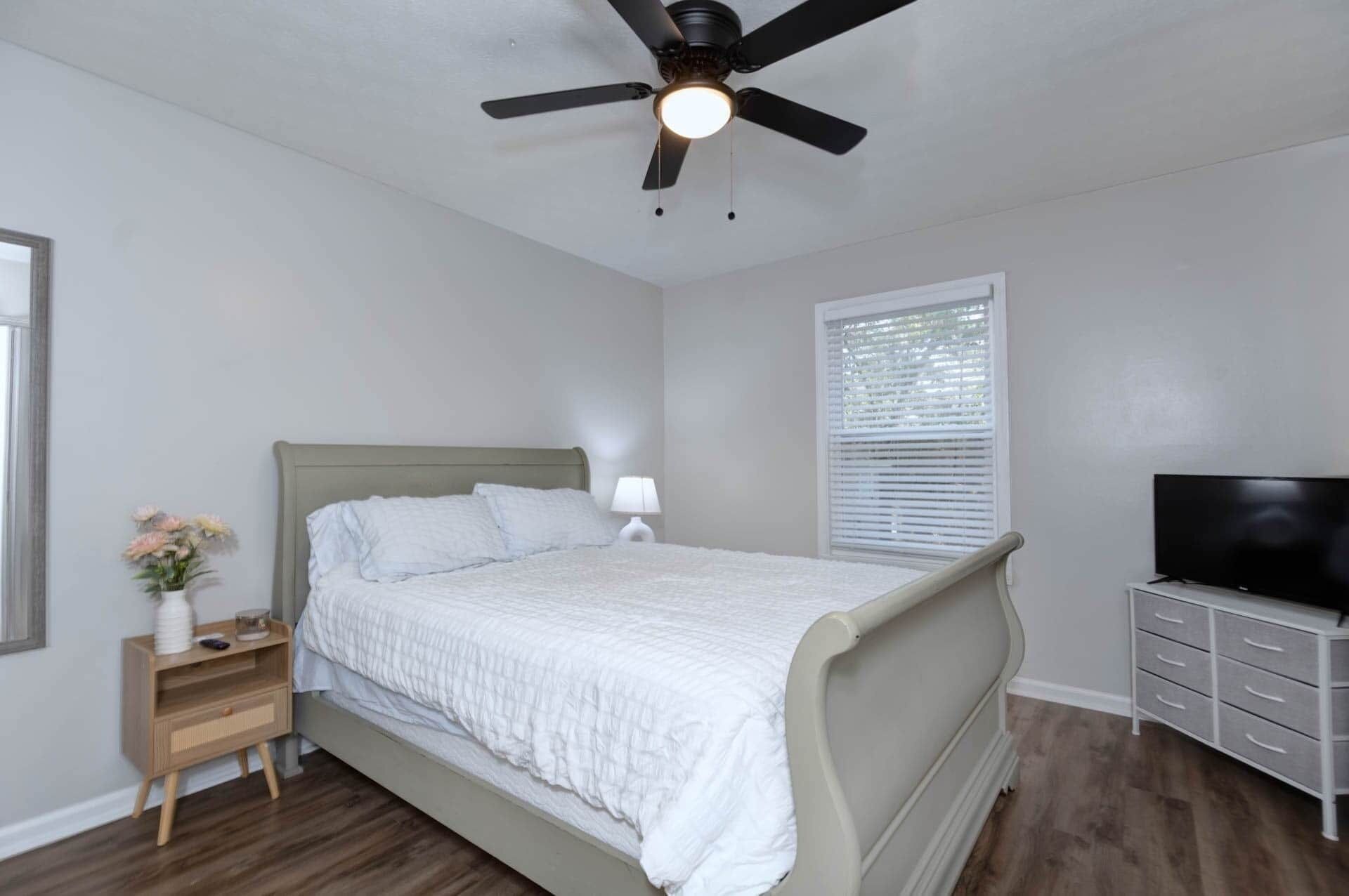 2 bedrooms, iron/ironing board, WiFi, bed sheets