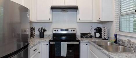 Réfrigérateur, micro-ondes, four, lave-vaisselle