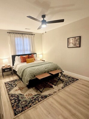 4 makuuhuonetta, työpöytä, silitysrauta/-lauta, ilmainen Wi-Fi