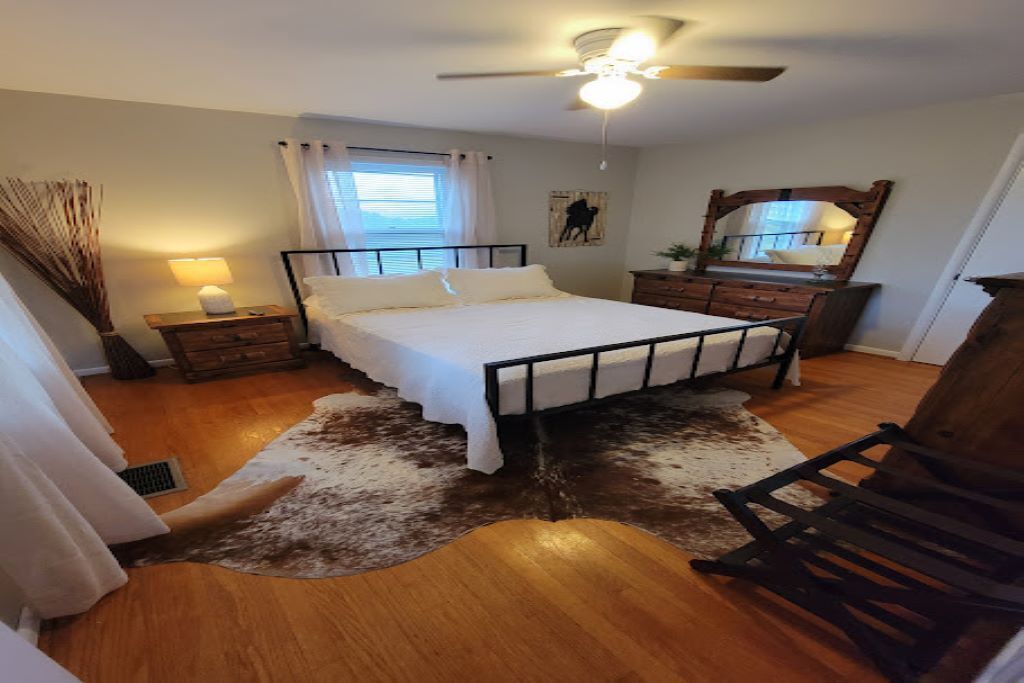 4 bedrooms, desk, travel cot, WiFi