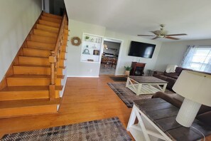 Smart TV, fireplace, video games, table tennis