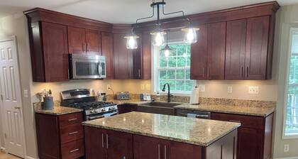 Wooded Hillside Retreat in Waldorf, MD - Top 10% and Guest favorite elsewhere