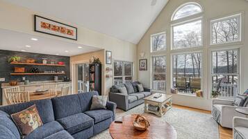 Smart TV, fireplace, table tennis