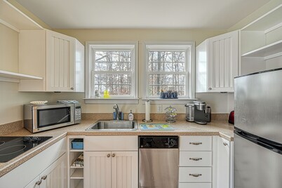 ALL SEASON RETREAT!  Warm Waters, 2 Firepits, Cozy Boathouse!  Indoor Fireplace!