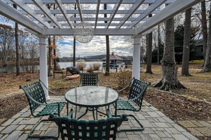 Outdoor dining - ALL SEASON RETREAT!  Warm Waters, 2 Firepits, Cozy Boathouse!  Indoor Fireplace! (Mineral)