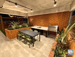 Outdoor dining - Central Location, Secure, Vibrant Night Life! (Ciudad de Guatemala)