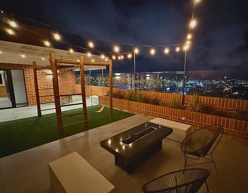 Central Location, Secure, Vibrant Night Life!