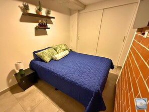 1 bedroom, desk, iron/ironing board, free WiFi - Central Location, Secure, Vibrant Night Life! (Ciudad de Guatemala)