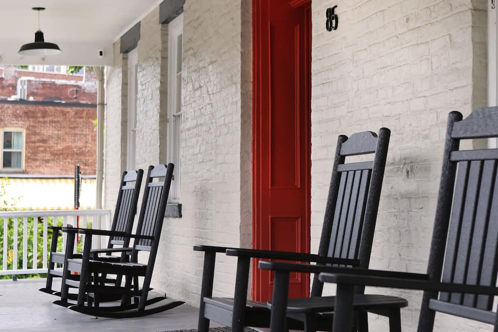 Kingston Carriage House