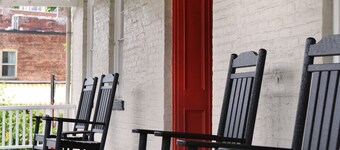 Kingston Carriage House