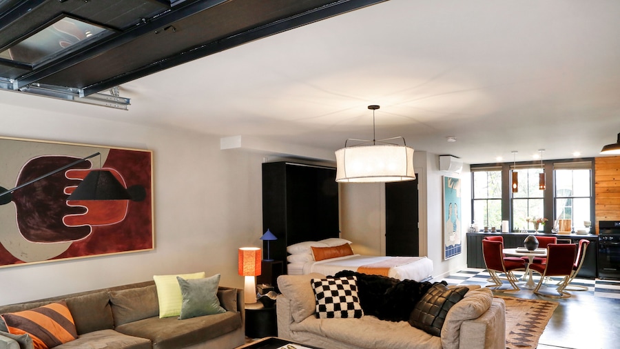 Kingston Carriage House