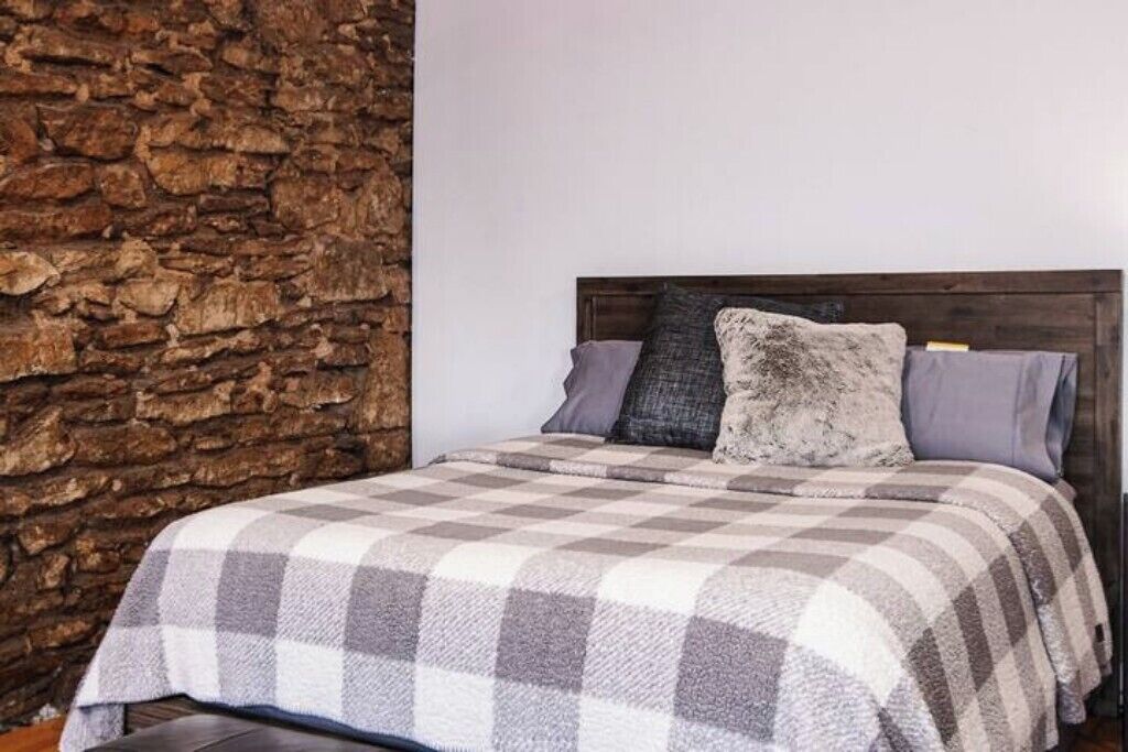 1 bedroom, desk, iron/ironing board, WiFi (free)