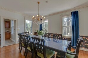Dining - Charmed Manor - 5mi to DT, Opry & Airport (Nashville)