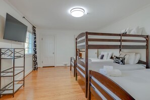 5 bedrooms, iron/ironing board, free WiFi, bed sheets