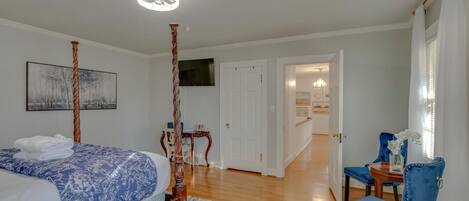 5 bedrooms, iron/ironing board, free WiFi, bed sheets