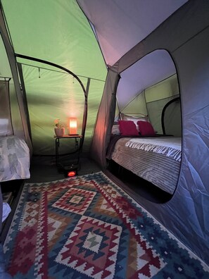 1 bedroom, desk, WiFi, bed sheets