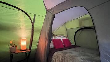1 bedroom, desk, WiFi, bed sheets