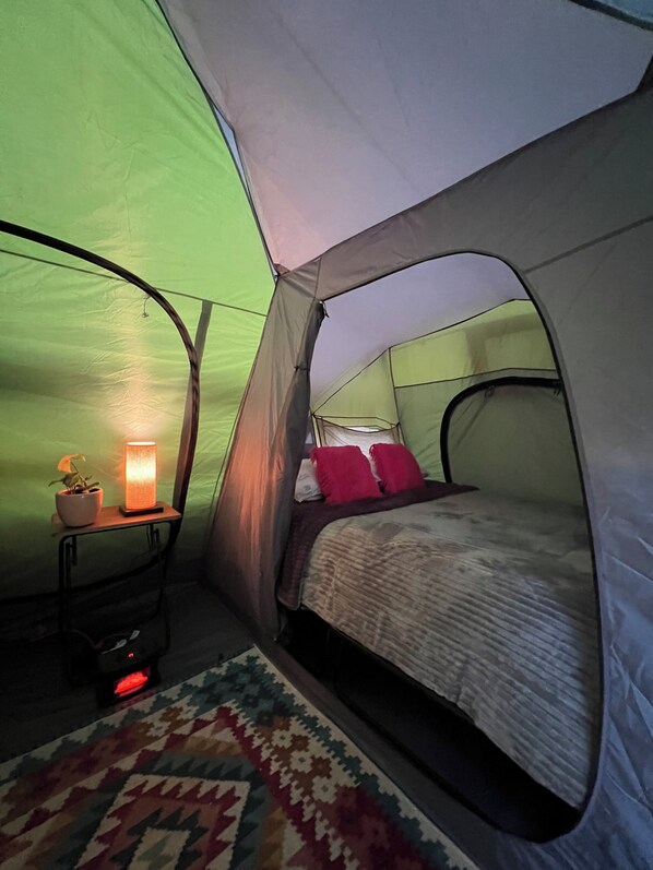 1 bedroom, desk, WiFi, bed sheets