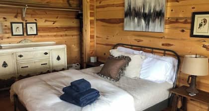 Family "Longhorn" Cabin on Beautiful Property