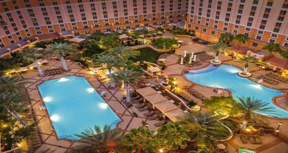 One Mile From Vegas Strip-Dazzling Vegas Views - Wyndham Grand Desert-2 Bd. Dlx.