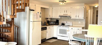 Oceanfront Condo – Walk to Pier & beach out your front door!