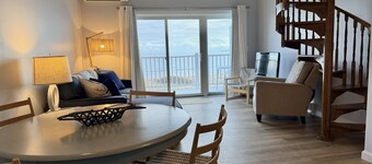 Oceanfront Condo: Walk to Pier & Balcony Views