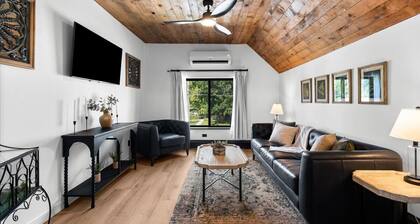 THE HOLLY HACIENDA - WALK to Downtown Holly, 2-Bed 2-Bath !