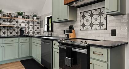 Downtown Holly 2 Bed 2 Bath Newly Renovated Second Story Unit!